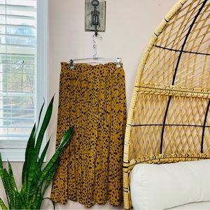 Women’s spotted pleated midi skirt